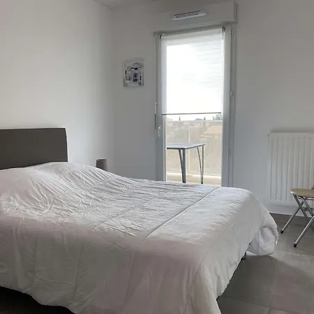 T2 Avec Balcon, Parking Prive, Wifi - - Fr-1-553-204 *