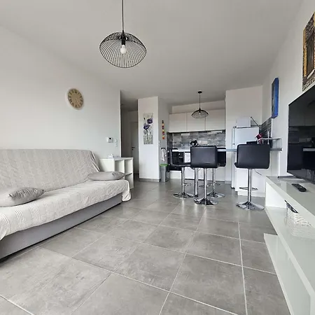 T2 Avec Balcon, Parking Prive, Wifi - - Fr-1-553-204 *