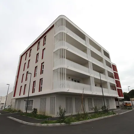 Appartement T2 Avec Balcon, Parking Privé, Wifi - - Fr-1-553-204 *