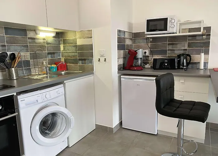 Appartement T2 Avec Balcon, Parking Privé, Wifi - - Fr-1-553-204 *