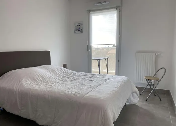 T2 Avec Balcon, Parking Privé, Wifi - - Fr-1-553-204 *